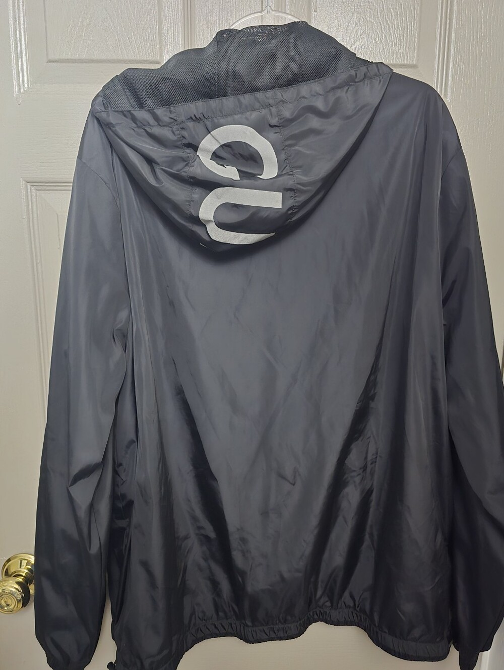 GUESS Men's Black & Light Gray Windbreaker Jacket - Picture 4 of 4